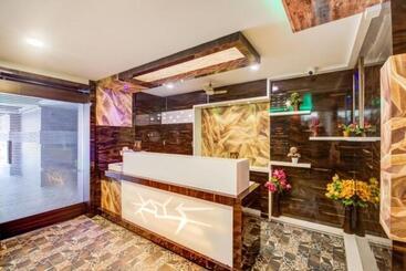 هتل Tejasri Residency