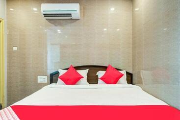 هتل Tejasri Residency