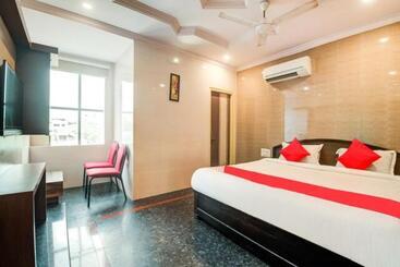 هتل Tejasri Residency