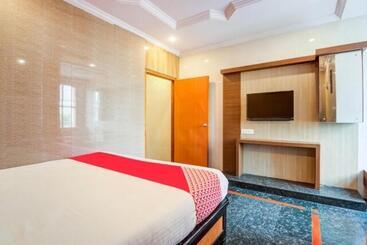 هتل Tejasri Residency