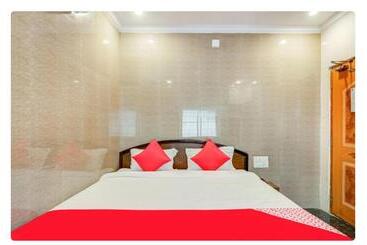 هتل Tejasri Residency
