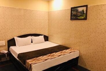 هتل Tejasri Residency