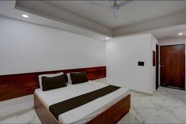 هتل The Simran Suites
