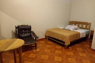 پانسیون Hospedaje Toscano Suites