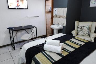 پانسیون Leana Hub Guest House