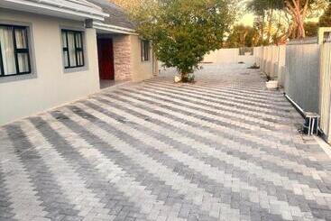 پانسیون Malaika Guest House
