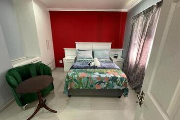 پانسیون Malaika Guest House