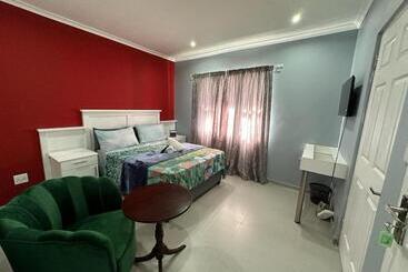 پانسیون Malaika Guest House