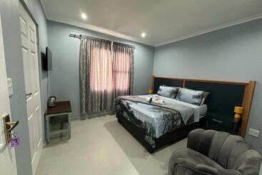 پانسیون Malaika Guest House