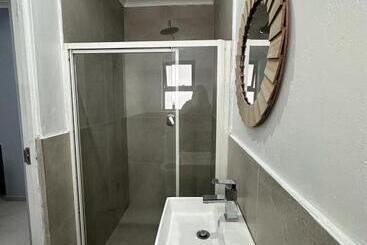 پانسیون Malaika Guest House