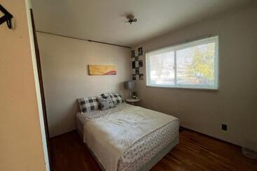 פנסיון Private Queen Bed In Delta/surrey With Garden View