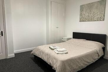 Prince Apartment Inn