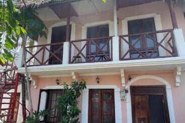 تختخواب و صبحانه Babalao Boutique Villa