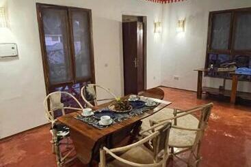 تختخواب و صبحانه Babalao Boutique Villa