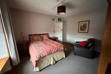 تختخواب و صبحانه Central Lisburn Accommodation