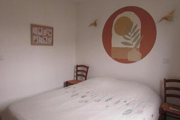 تختخواب و صبحانه Chambre Agréable Dans Une Maison Avec Un Grand Lit