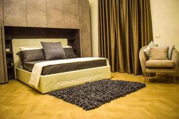 تختخواب و صبحانه Corso Italia Luxury Suite