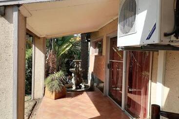 تختخواب و صبحانه Two Summers Guesthouse