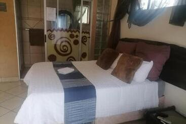 تختخواب و صبحانه Two Summers Guesthouse