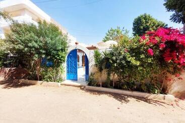 تختخواب و صبحانه Villa Cleopatra Luxor West Bank
