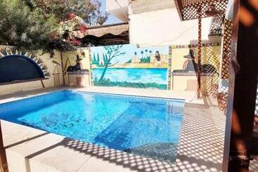 تختخواب و صبحانه Villa Cleopatra Luxor West Bank