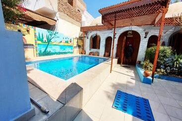 تختخواب و صبحانه Villa Cleopatra Luxor West Bank