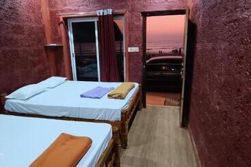 호텔 Aisiri Comforts Beach Stay And Cafe