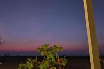 호텔 Aisiri Comforts Beach Stay And Cafe