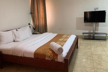 هتل Foster Inn