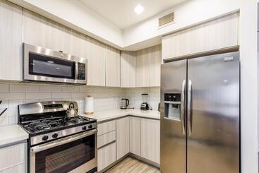 هتل Fully Furnished Apartments Near Hollywood Walk Of Fame