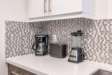 هتل Fully Furnished Apartments Near Hollywood Walk Of Fame