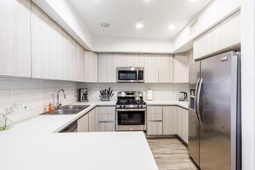 هتل Fully Furnished Apartments Near Hollywood Walk Of Fame