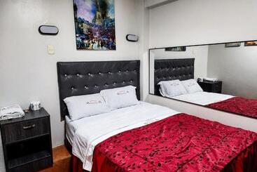 هتل Hostal Paris