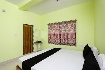 Hotell Oyo Gurukrupa Lodge