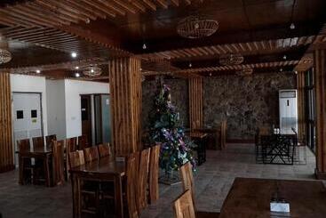 هتل The Blessed Purple Bamboo Beach Resort