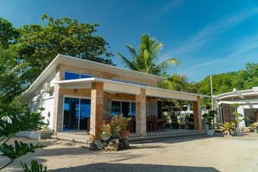 هتل The Blessed Purple Bamboo Beach Resort