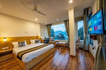 هتل The Himalayan Stays Nainital