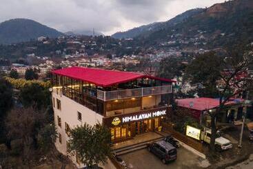 هتل The Himalayan Stays Nainital