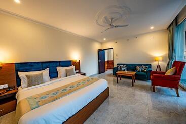 בית מלון כפרי The Himalayan Stays Nainital