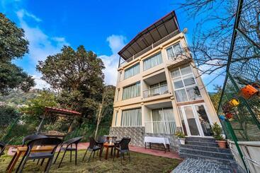هتل The Himalayan Stays Nainital