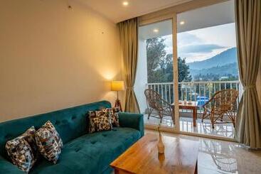 هتل The Himalayan Stays Nainital