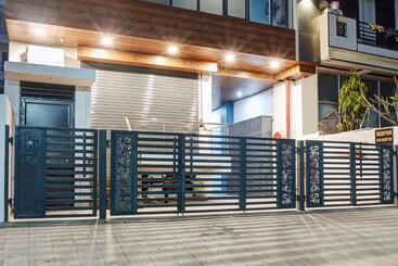 هتل Townhouse 1124 Majesty Inn