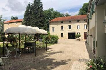 פנסיון Le Moulin De Chamouilley