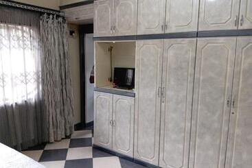 Пансион Pearl Guest House Kempton Park