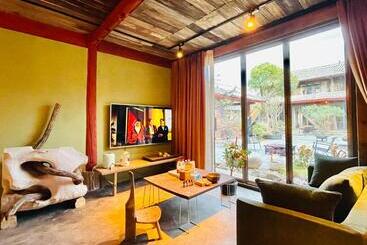 پانسیون Qushe Snowy Mountain View Art B&b