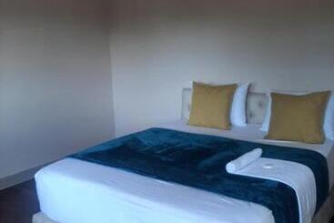 פנסיון Tripple S Guest House