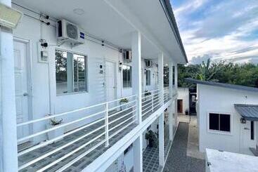 تختخواب و صبحانه Amberhouse 2