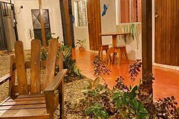 تختخواب و صبحانه Cabinas Morpho Gardens