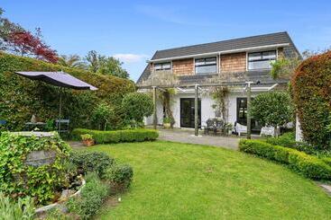 تختخواب و صبحانه Haven Homestay Rotorua