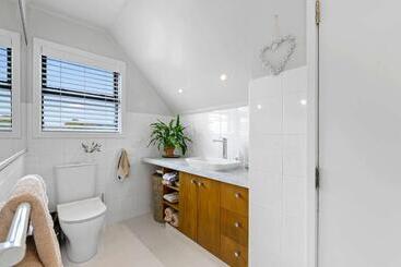 تختخواب و صبحانه Haven Homestay Rotorua